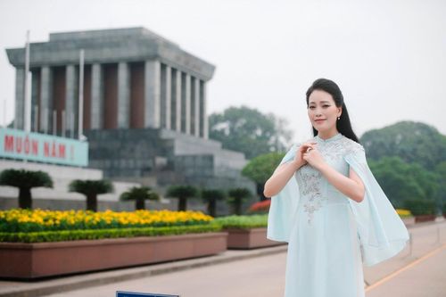 Sao Mai Huyền Trang ra MV mừng sinh nhật Bác Hồ