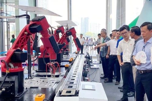 Hỗ trợ doanh nghiệp tiếp cận với sản xuất thông minh