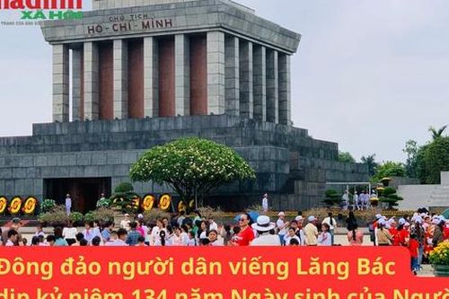 Đông đảo người dân đi viếng Lăng Bác dịp kỷ niệm 134 năm Ngày sinh của Bác Hồ