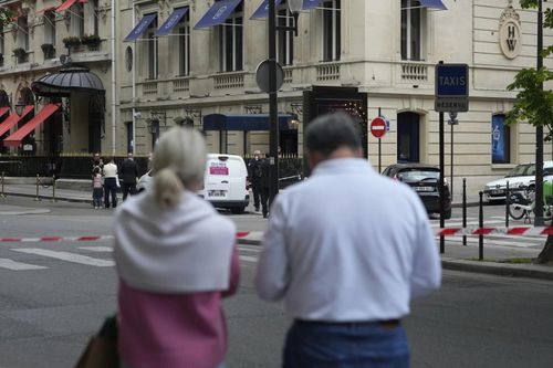 Kẻ cướp dùng xe máy lấy đi số trang sức 'vài triệu euro' ở Paris