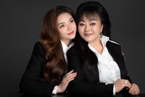 Cái bắt tay giữa hai thế hệ: Danh ca Hương Lan và Myra Trần có gì đặc biệt?