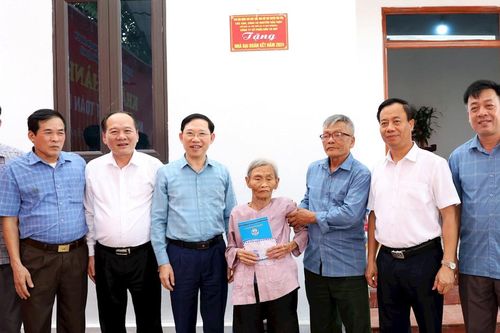 Tự chủ kinh phí xóa nhà tạm, nhà dột nát cho hộ nghèo