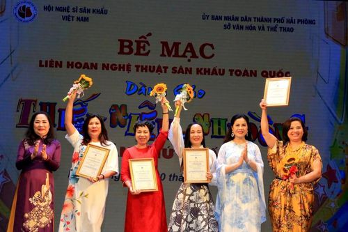 Liên hoan nghệ thuật sân khấu cho thiếu nhi lần thứ nhất: Gặt hái nhiều thành công