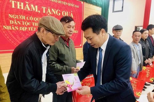 Bảo đảm chính sách hỗ trợ cho người có uy tín