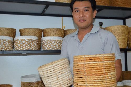 Thu nửa tỷ đồng mỗi năm từ biến bẹ chuối khô thành sản phẩm mỹ nghệ