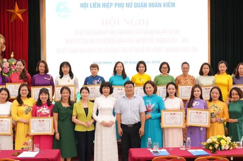 Phụ nữ Hoàn Kiếm ứng xử đẹp để xây dựng Thủ đô Hà Nội văn minh