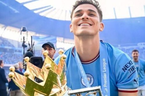 Vô địch Ngoại hạng Anh cùng Man City, sao 24 tuổi được khuyên giải nghệ vì điều mọi cầu thủ mơ ước