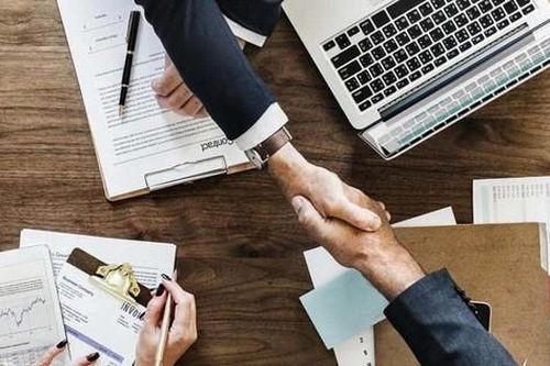 Ký hợp đồng dịch vụ với công ty ở nước ngoài, tính thuế thế nào?
