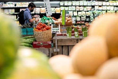 Nhà giàu Mỹ bớt 'vung tiền', động lực của nền kinh tế chậm lại