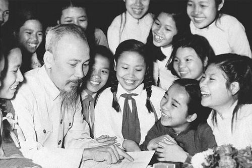 Học theo tư tưởng, đạo đức Chủ tịch Hồ Chí Minh giúp cho mỗi cá nhân hoàn thiện bản thân