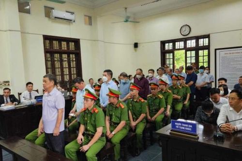 Cựu Bí thư Tỉnh ủy Lào Cai Nguyễn Văn Vịnh và đồng phạm hầu tòa