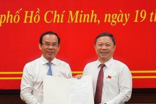 Bản tin 8H: Hai phó chủ tịch UBND TPHCM nhận nhiệm vụ mới