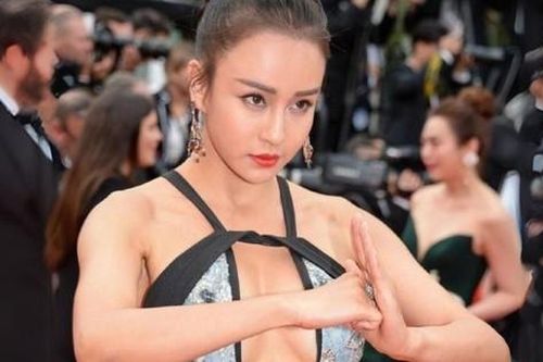Người đẹp vô danh thi nhau mặc hở ở Cannes