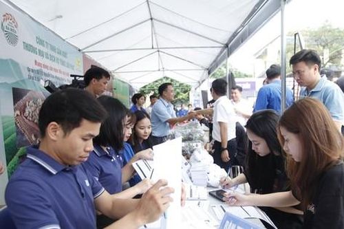 Sôi nổi ngày hội việc làm ở Bắc Ninh