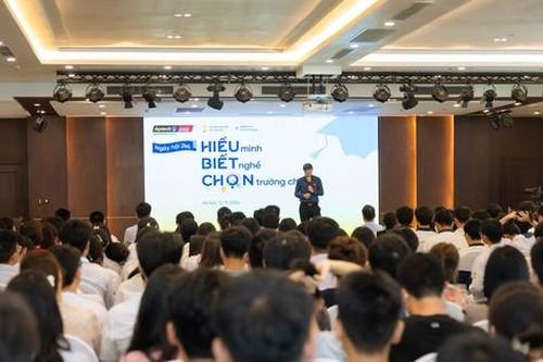 Ngày hội 2k6 do Aptech tổ chức thu hút đông học sinh và phụ huynh tìm hiểu ngành CNTT