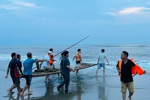 Tìm thấy thi thể hai nam sinh lớp 9 đuối nước khi tắm biển