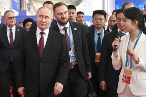 Tổng thống Putin lý giải vì sao Mỹ áp thuế đối với xe điện của Trung Quốc