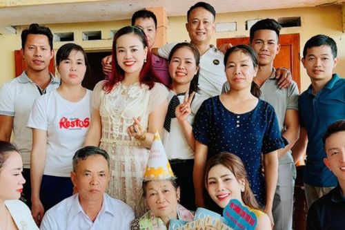7 chàng rể 'vàng mười', phụ việc đồng áng, thay nhau chăm sóc bố vợ