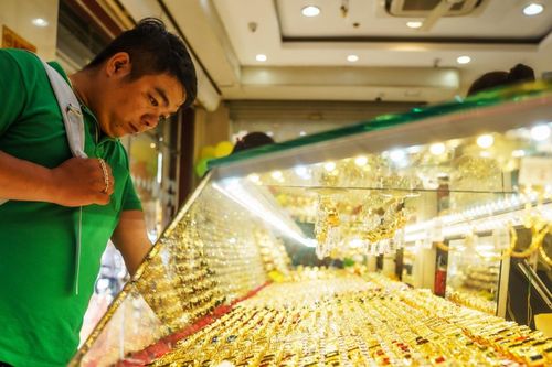 Giá vàng liên tục phá đỉnh, 'ngồi trên đống lửa' vì vay vàng mua nhà
