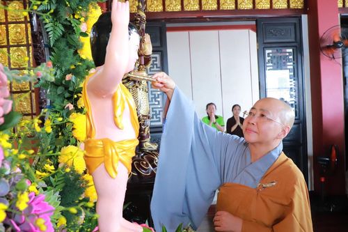 Nghi thức tắm Phật mang ý nghĩa gì?