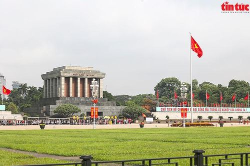 Cán bộ, nhân viên các cơ quan đại diện Việt Nam tại Nam Phi quyết tâm làm theo lời Bác