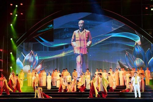 Đặc sắc chương trình nghệ thuật Từ Làng Sen đến Thành phố Hồ Chí Minh