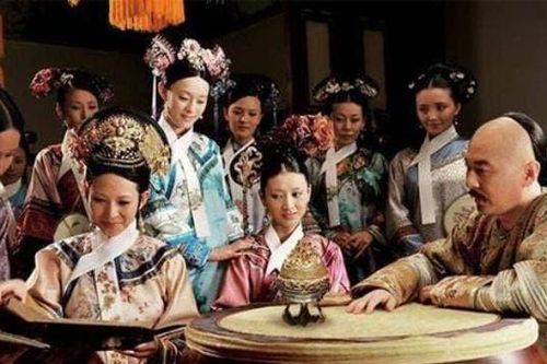Tại sao các hoàng đế thời xưa không để các phi tần trên 50 tuổi hầu hạ trên giường? Lý do là rất thực tế