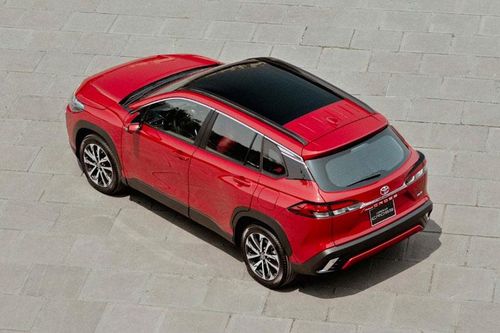 Giảm giá, cắt phiên bản, Toyota Corolla Cross 2024 cạnh tranh thế nào với các đối thủ?