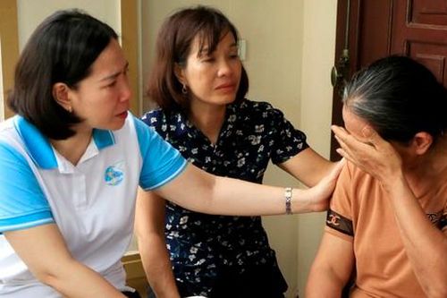 Hội LHPN TP Hà Nội thăm hỏi gia đình 3 cháu nhỏ tử vong do sập tường tại huyện Ba Vì