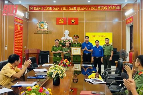 Khen thưởng đoàn viên có hành động dũng cảm cứu người đuối nước