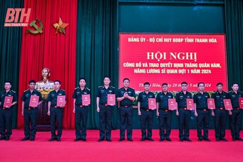 Bộ Chỉ huy BĐBP tỉnh trao Quyết định nâng lương, thăng quân hàm năm 2024 cho sĩ quan
