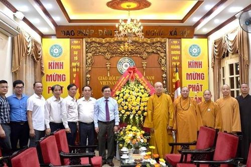 Hà Nội: Lãnh đạo Ủy ban TƯMTTQVN và Bộ Công an chúc mừng GHPGVN nhân mùa Phật đản