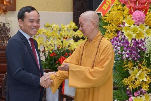 Phái đoàn lãnh đạo Chính phủ thăm Đức Pháp chủ và chư vị giáo phẩm GHPGVN