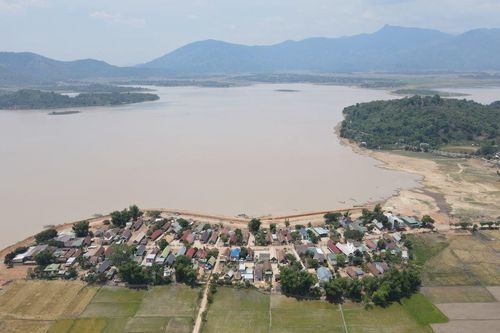 Vụ danh thắng hồ Lăk bị xâm chiếm, gây ô nhiễm: UBND huyện chỉ đạo xử lý, đường ống xả thải bất ngờ bị tháo dỡ, chở đi