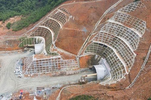 Thông nhánh hầm đường bộ cao tốc đầu tiên qua Hà Tĩnh