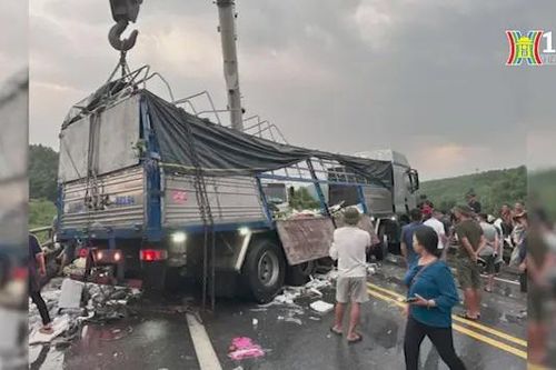 Tai nạn giao thông khiến cao tốc Nội Bài - Lào Cai ùn tắc