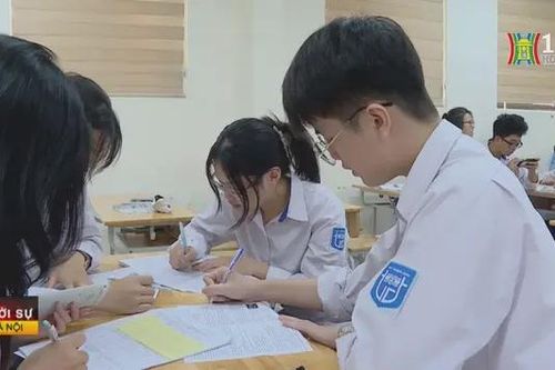 Sĩ tử lớp 12 ôn thi nước rút
