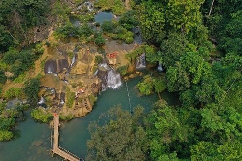 Về thác Mơ Minh Hóa tắm mát, khám phá cảnh đẹp tuyệt vời