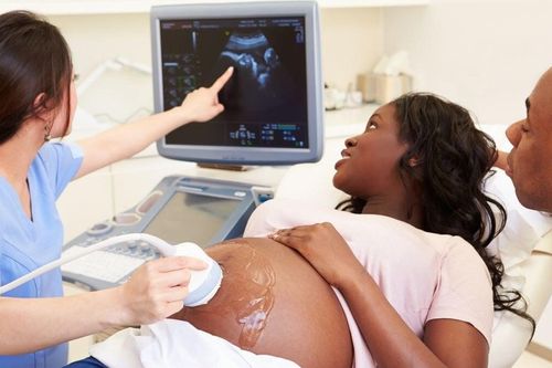 Lặn lội ra nước ngoài làm IVF, khi thành công thì chồng không muốn giữ thai