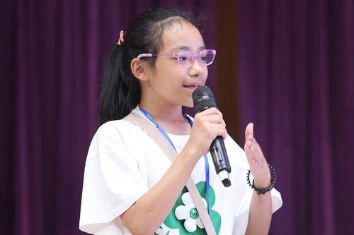 Học sinh tranh luận 'có nên thưởng tiền cho người đạt kết quả học xuất sắc'