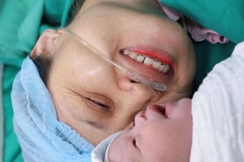 U50 'cạn trứng' đi tìm thiên chức làm mẹ