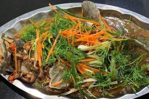 Đổi mới thực đơn cho cả nhà bằng món cá hấp xì dầu thanh đạm, dễ làm tại nhà