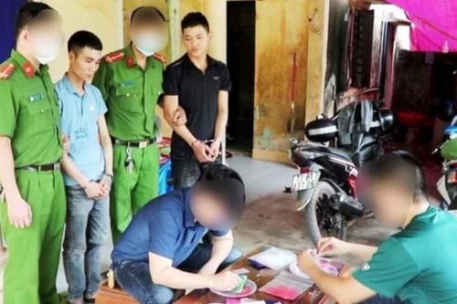 Tìm người liên quan đến chiếc xe máy trong vụ án ma túy ở Đông Anh
