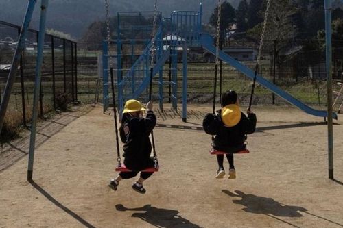 Thế giới ngày càng thiếu vắng tiếng cười trẻ thơ