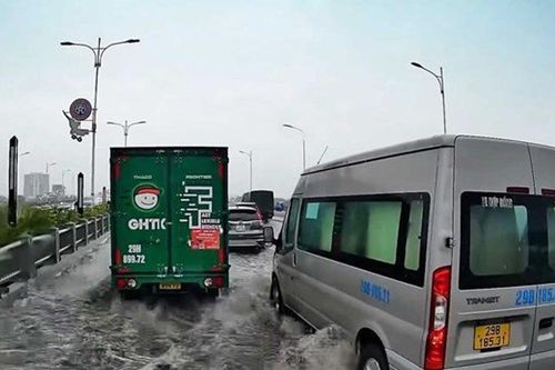 Cầu Vĩnh Tuy liên tục ngập úng: Cần làm rõ trách nhiệm