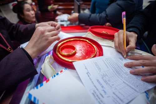 Phá lệ tặng vàng mừng cưới ở TP.HCM