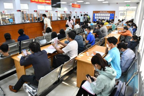 Thủ tướng yêu cầu cắt giảm thủ tục đất đai, tín dụng
