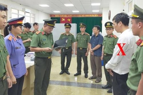 Ba cán bộ của Chi nhánh Văn phòng đăng kí đất đai Sầm Sơn bị bắt