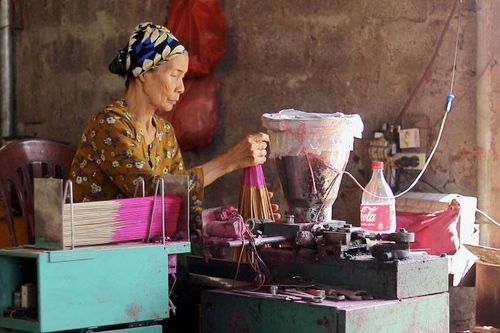 Nghệ nhân nỗ lực giữ lửa làng nghề trăm tuổi
