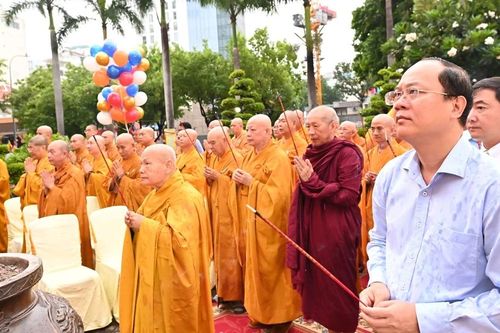 Tổ chức Đại lễ Phật đản – Phật lịch 2568 và dâng hương tưởng niệm 61 năm Bồ tát Thích Quảng Đức